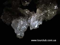 кристали у печері голубі озера