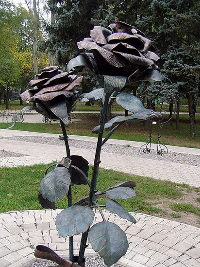 Троянда - символ Донецьку