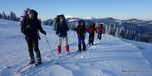 Ski tour at Grynyavy range