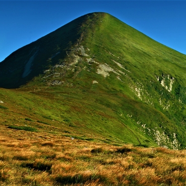 Trekking in the Carpathians: Along a non-existent border