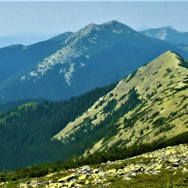 Trekking in the Carpathians: Along a non-existent border +