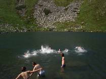 купання в гірських озерах